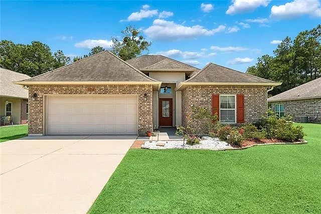 3 bed, 2.0 bath, 1690 sqft, $2,000 — Photo 1
