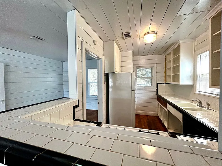 1305 Lorrain St #C — Photo 7