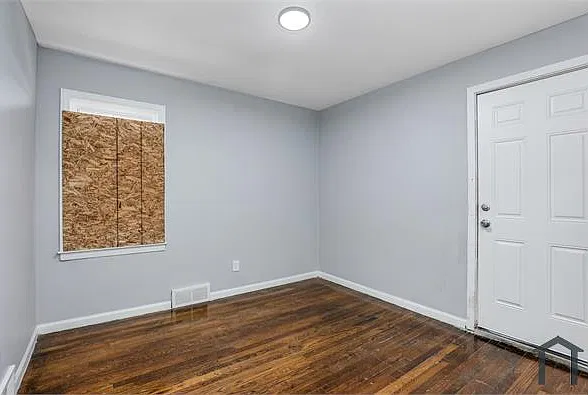 3 bed, $1,300 — Photo 4