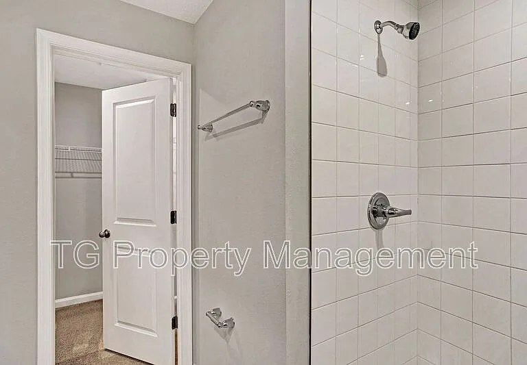 5958 Creekside Crossing Dr — Photo 16