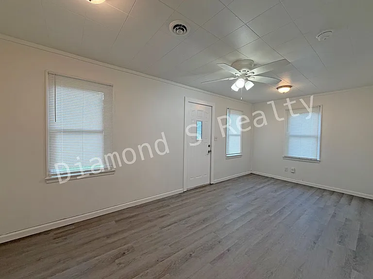 721 N Fulbright Ave — Photo 3