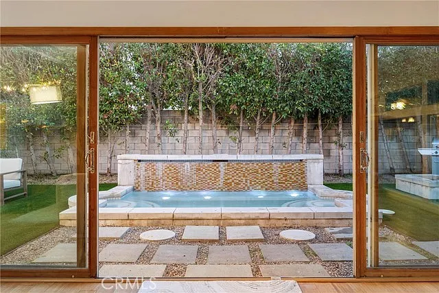 1436 Irvine Ave — Photo 16