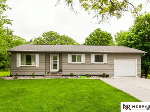 9713 Glen Oval Rd, Plattsmouth, NE 68048