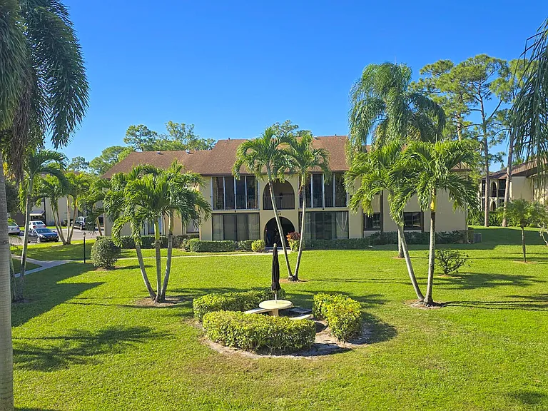 222 Pine Hov Cir #2B — Photo 1
