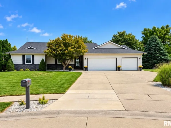148 Parkway Dr, Chatham, IL 62629
