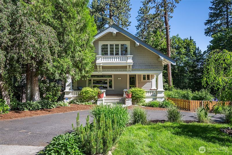 2nd image of 917 E 20th Avenue