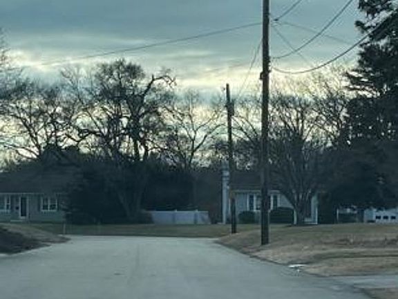 Exterior Neighborhood (street photo)