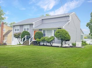 35 Walnut St, Livingston, NJ 07039