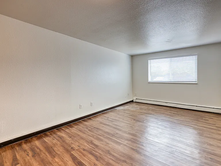 Fairway Valley Apartments — Photo 9