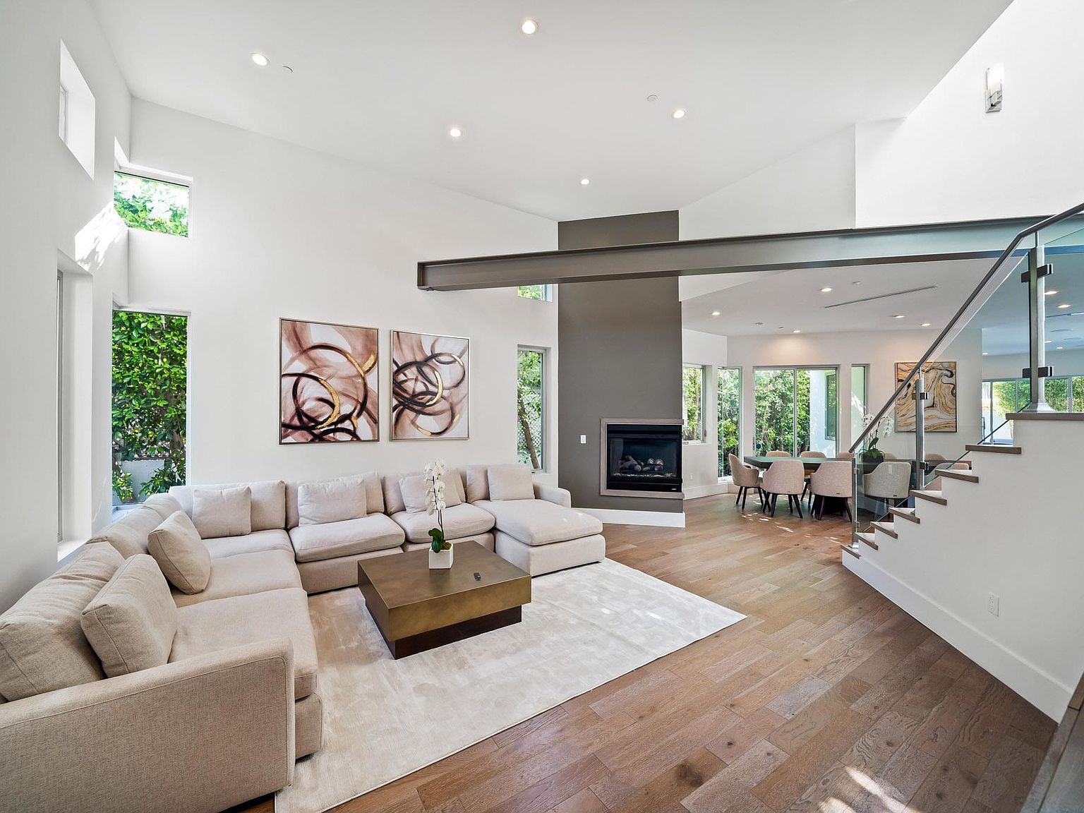 Los Angeles, CA 90048