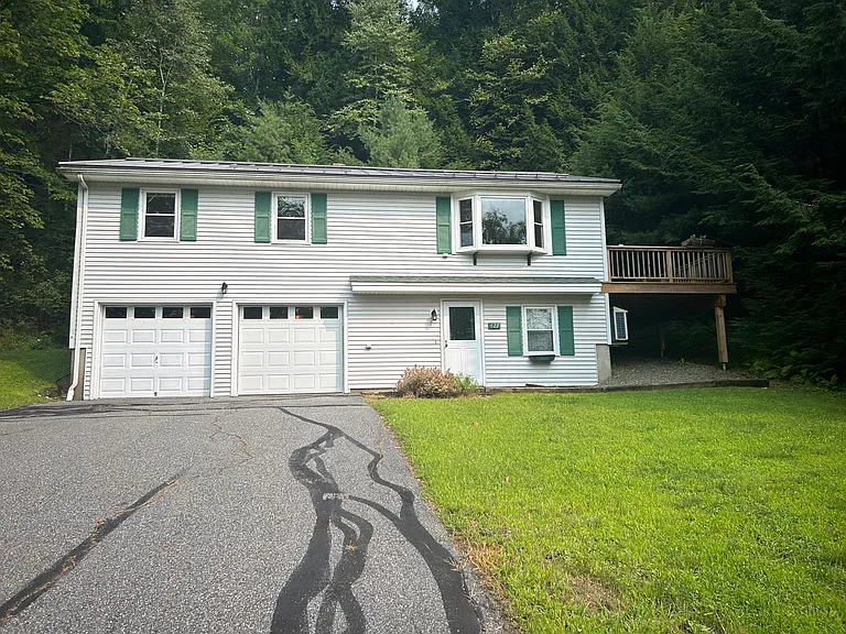 427 Memorial Dr — Photo 1