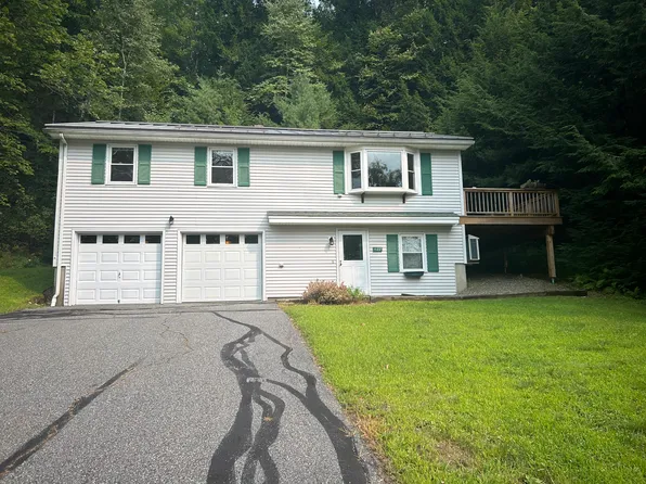 427 Memorial Dr, Winthrop, ME 04364