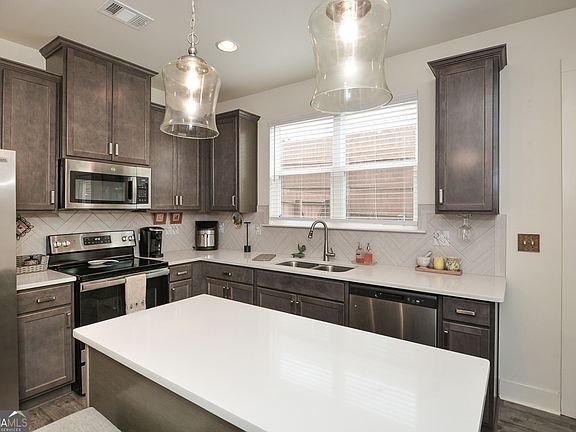 4th image of 7726 Baron Rd