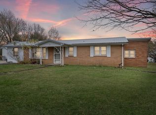 155 Hurricane Loop, Tennessee Ridge, TN 37178