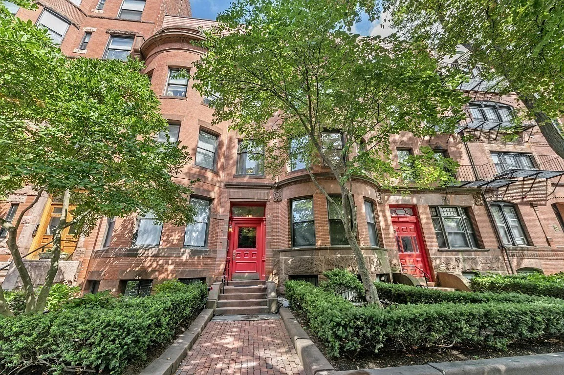 2 bed, 1.0 bath, 1000 sqft, $5,900 — Photo 2