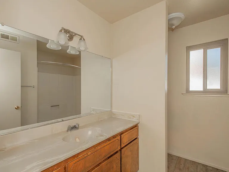 Vantage Pointe West — Photo 27
