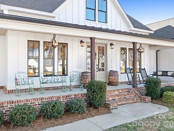 3rd image of 2391 Lee Lawing Rd