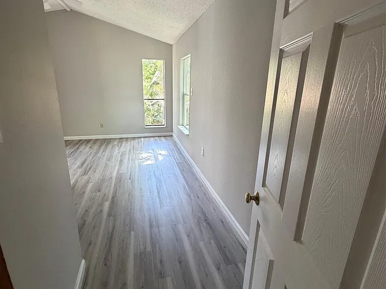 3211 Keller St — Photo 3