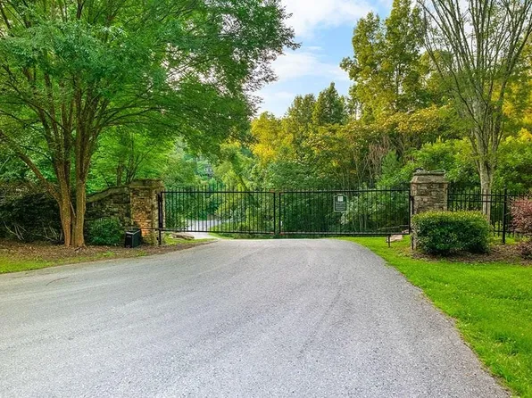 136 Red Oak Trl, Ellijay, GA 30540