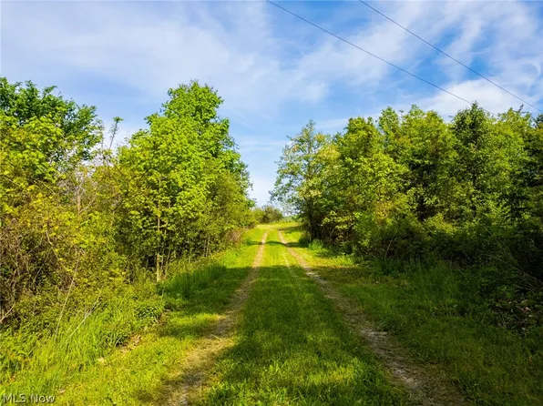 5123 School House Rd, Frazeysburg, OH 43822