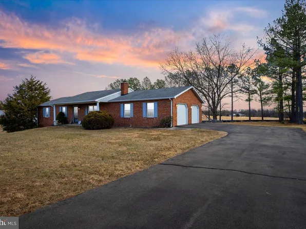 151 Tenderheart Ln, Falling Waters, WV 25419