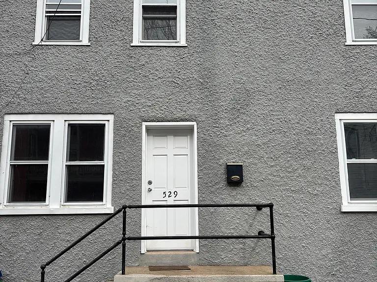 529 Spruce St — Photo 2