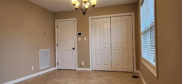 511 Falkland Cir — Photo 4