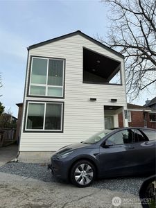 2655 9th Avenue W, Seattle, WA, 98119