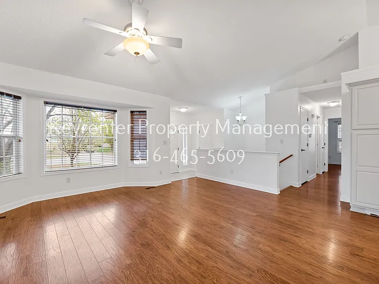 517 E Minneha Ave — Photo 10