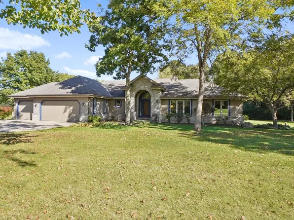 W254S4980 Gruettner DRIVE, Waukesha, WI 53189