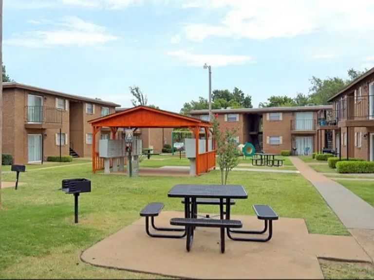 Beaumont Crossing Apts — Photo 11