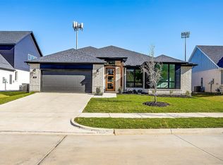 121 Paxton Cir, Arlington, TX 76013