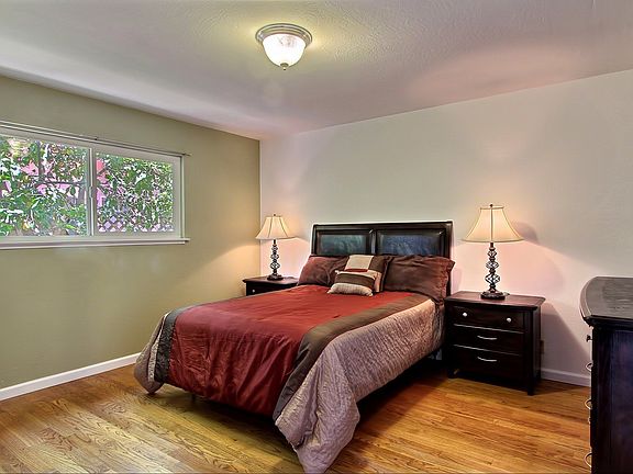 4th image of 831 W Washington Ave