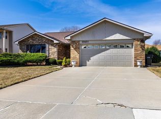 35651 Eastmont Dr, Sterling Heights, MI 48312