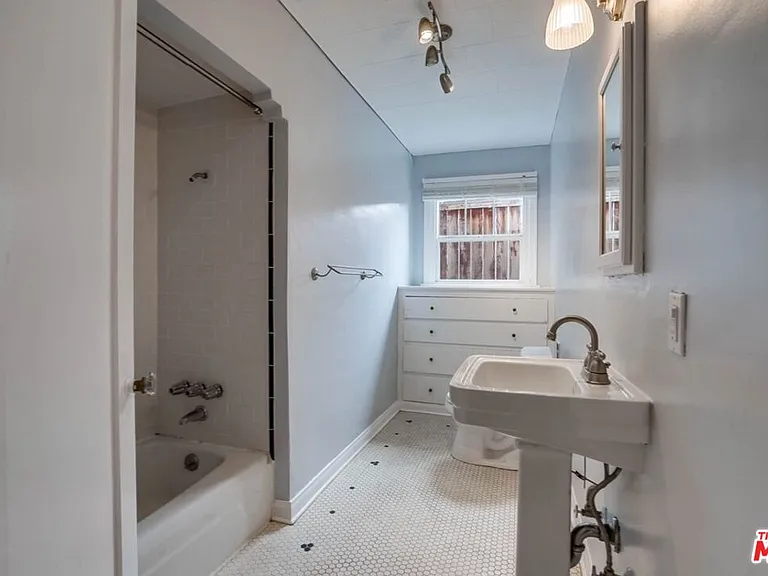 3221 Berkeley Ave — Photo 12