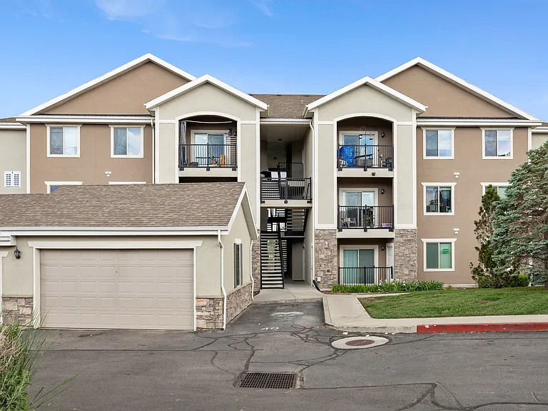 157 W Springview Dr #1 — Photo 12