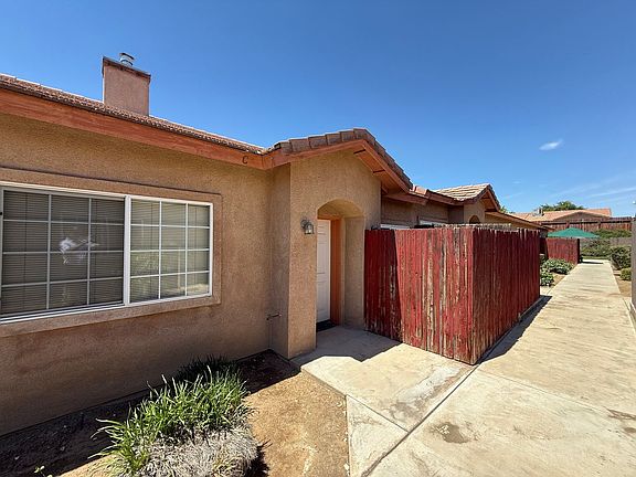 4th image of 548 Yellow Meadow Ct #C