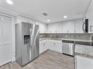 16475 Golf Club Rd APT 207, Weston, FL 33326