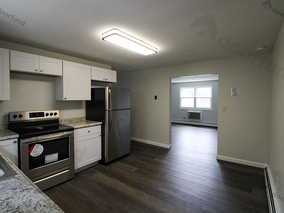 New appliances, paint and flooring!