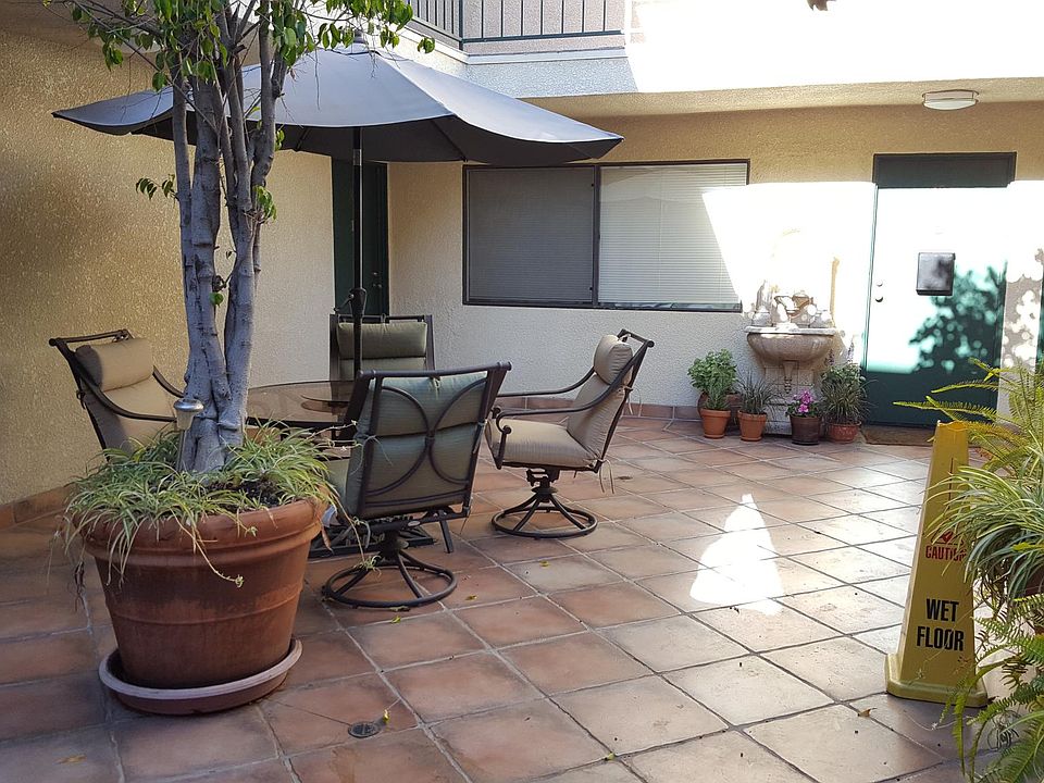 share courtyard