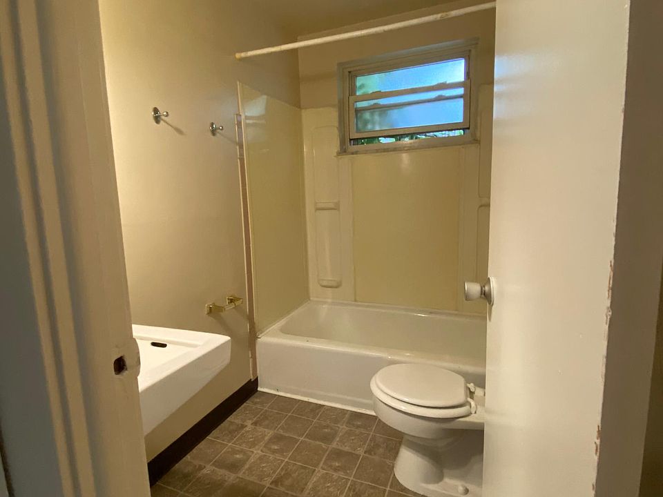 1st image of 2557 Findley Ave #C