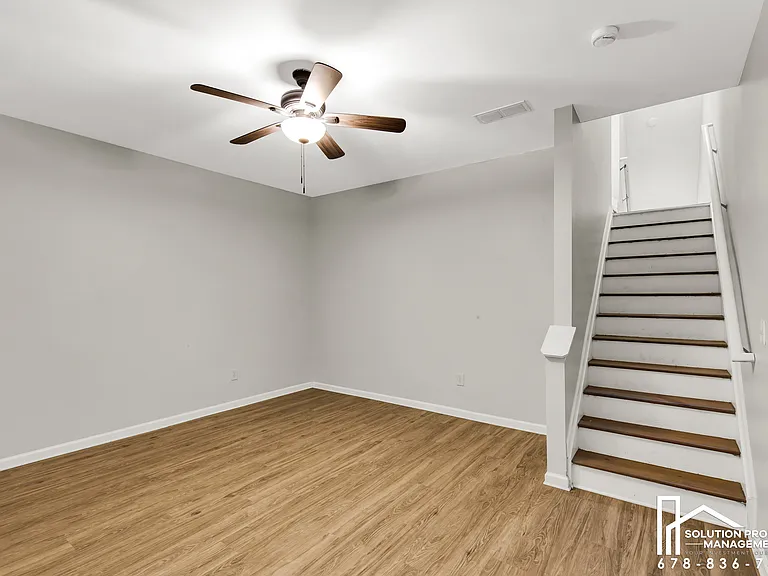 3160 Mill Springs Cir — Photo 4
