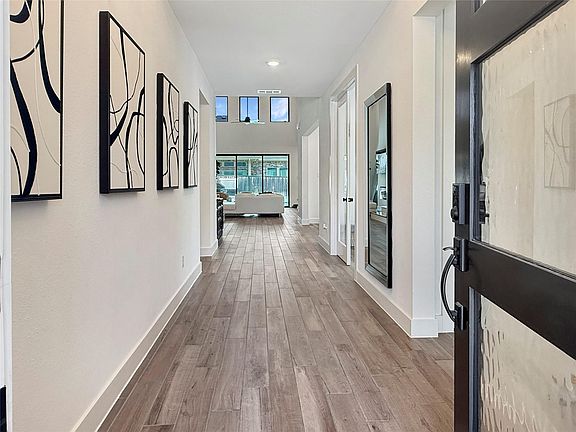 5th image of 26918 Swanborough Rd