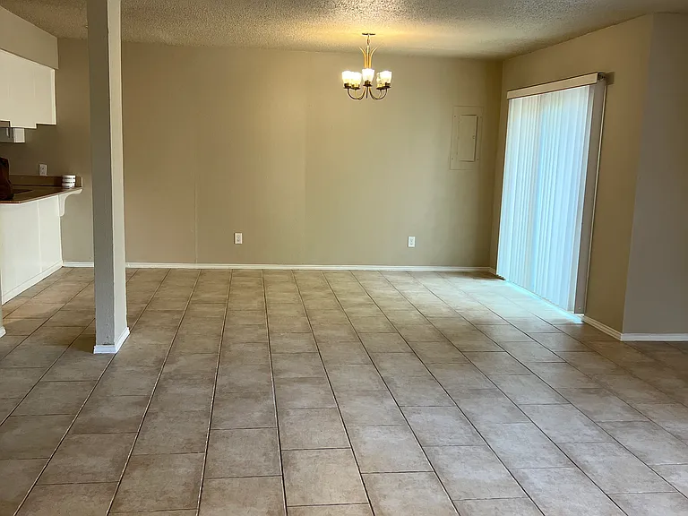 2234 Irwin St — Photo 8