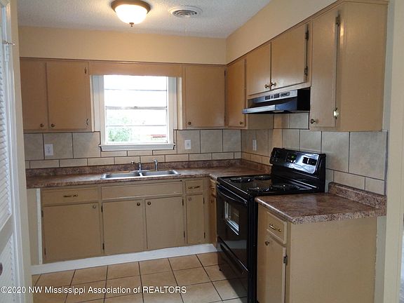 2nd image of 3245 Briarwood Dr