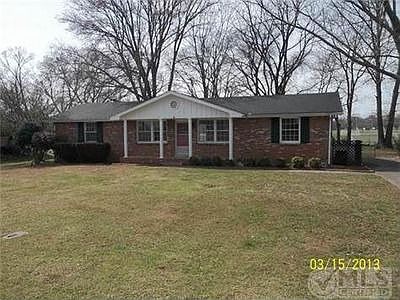 2nd image of 321 Cumberland Dr