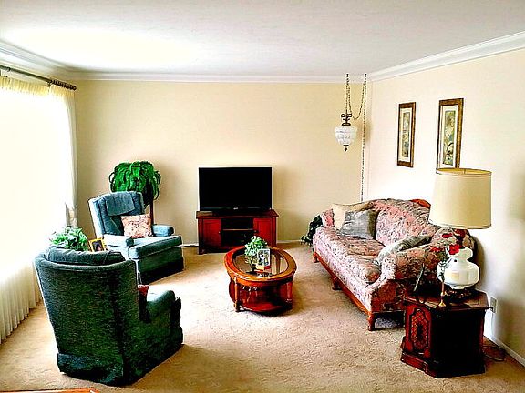 2nd image of 764 E 15th St
