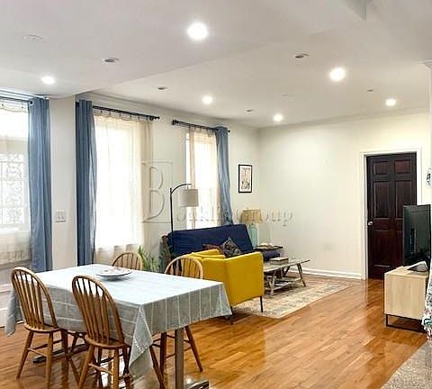 3rd image of 2419 Crescent St #1