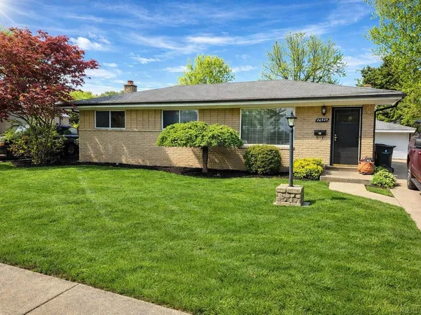 20525 Shores St, Saint Clair Shores, MI 48080