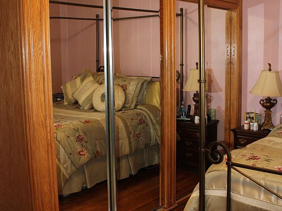 2nd image of 906 Cranford Ave